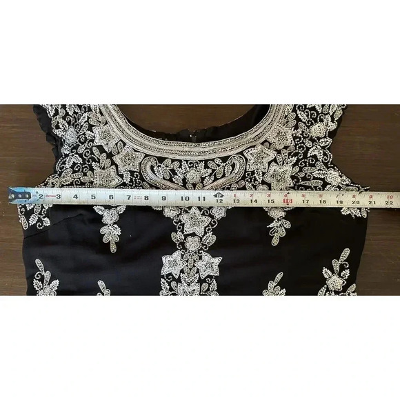 Elegant Black and White Maxi Dress - Picture 4 of 7